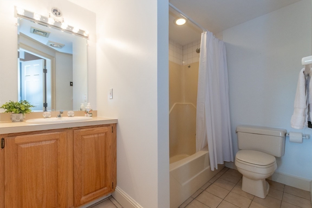 Winchester, Massachusetts 01890, United States, 1 Bedroom Bedrooms, ,2 BathroomsBathrooms,Residential,Pending,203192