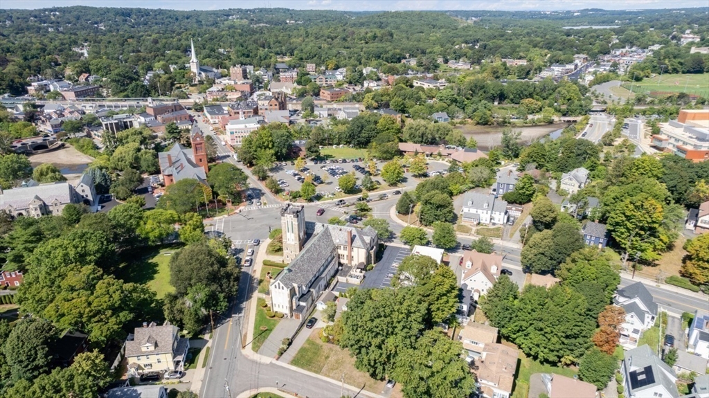 Winchester, Massachusetts 01890, United States, 1 Bedroom Bedrooms, ,2 BathroomsBathrooms,Residential,Pending,203192