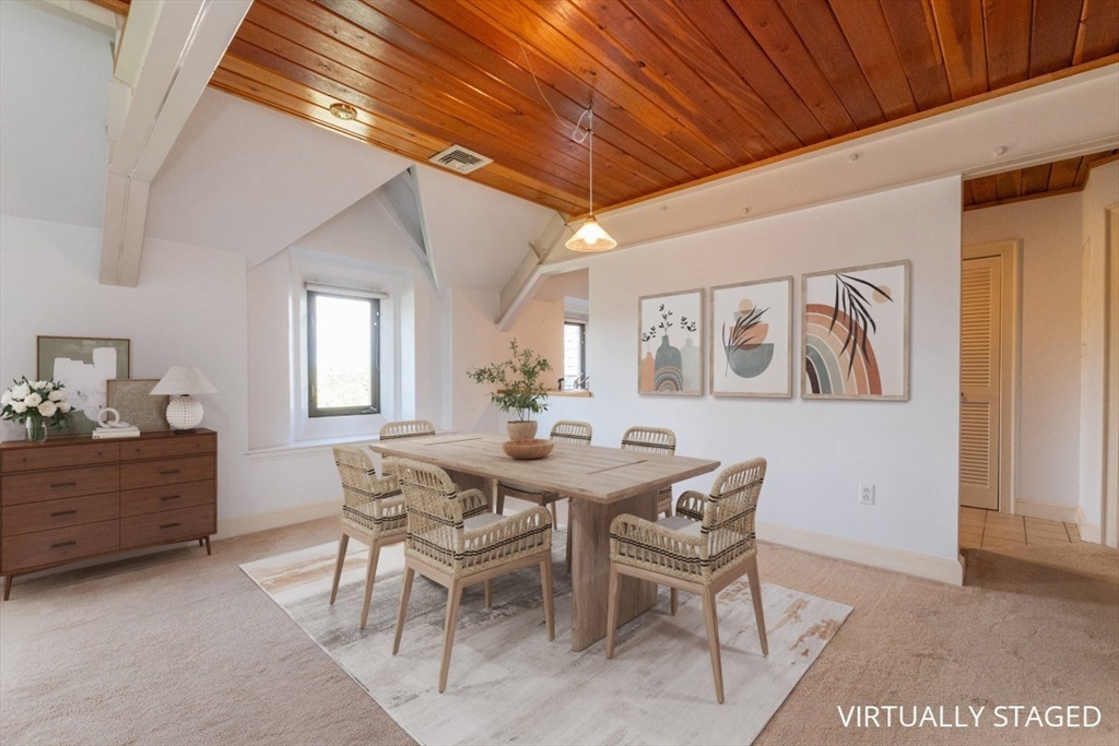 Winchester, Massachusetts 01890, United States, 1 Bedroom Bedrooms, ,2 BathroomsBathrooms,Residential,Pending,203192