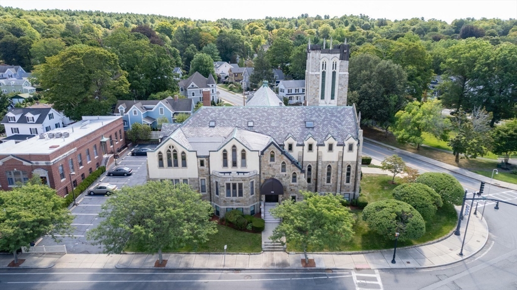Winchester, Massachusetts 01890, United States, 1 Bedroom Bedrooms, ,2 BathroomsBathrooms,Residential,Pending,203192