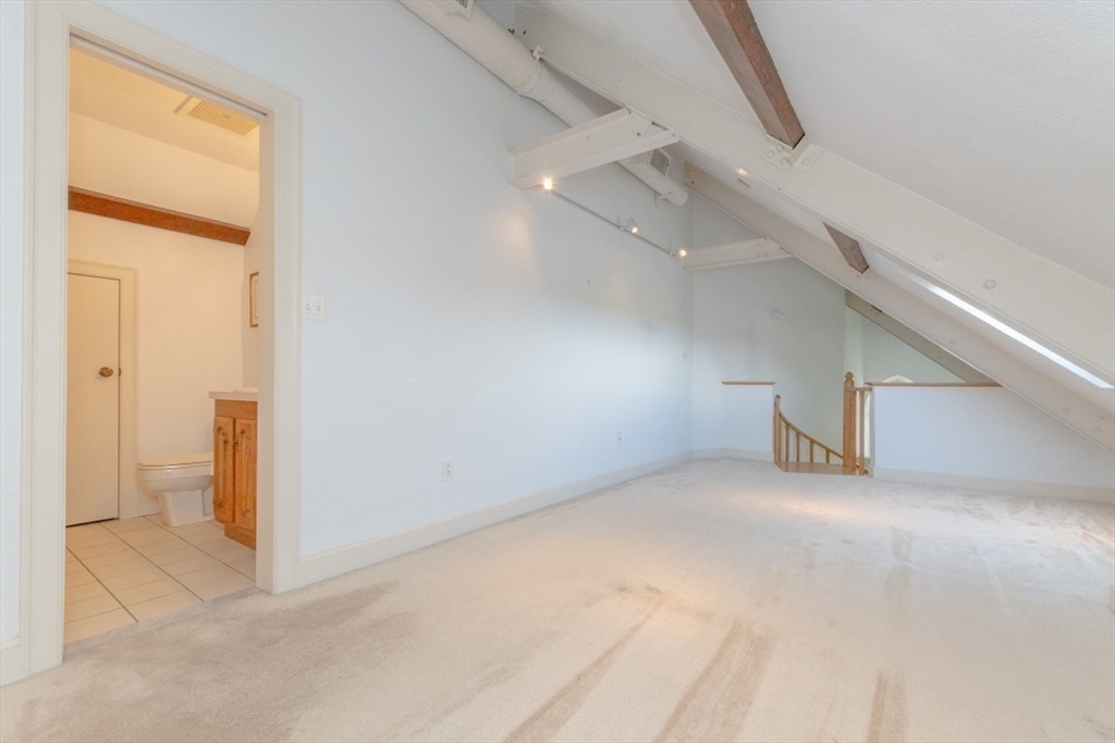 Winchester, Massachusetts 01890, United States, 1 Bedroom Bedrooms, ,2 BathroomsBathrooms,Residential,Pending,203192