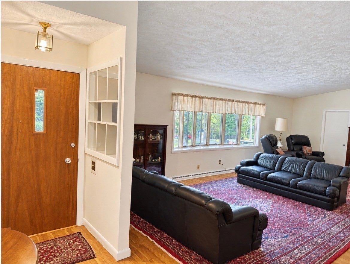 15 Crest Dr