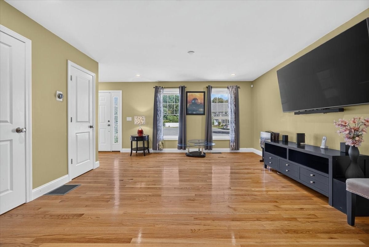 95 Prospect Ter, Brockton, MA Photo #7
