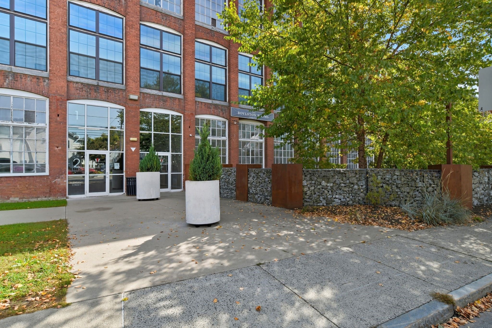 122 Pleasant St