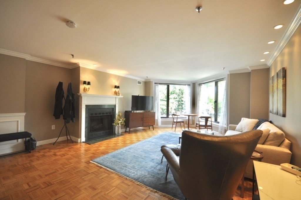 390 Commonwealth Ave 210