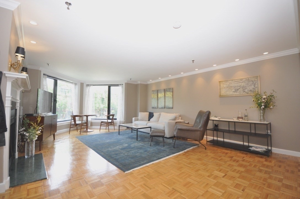 390 Commonwealth Ave 210