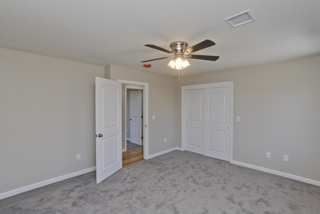 Agawam, Massachusetts 01001, United States, 4 Bedrooms Bedrooms, ,3 BathroomsBathrooms,Residential,Pending,122776