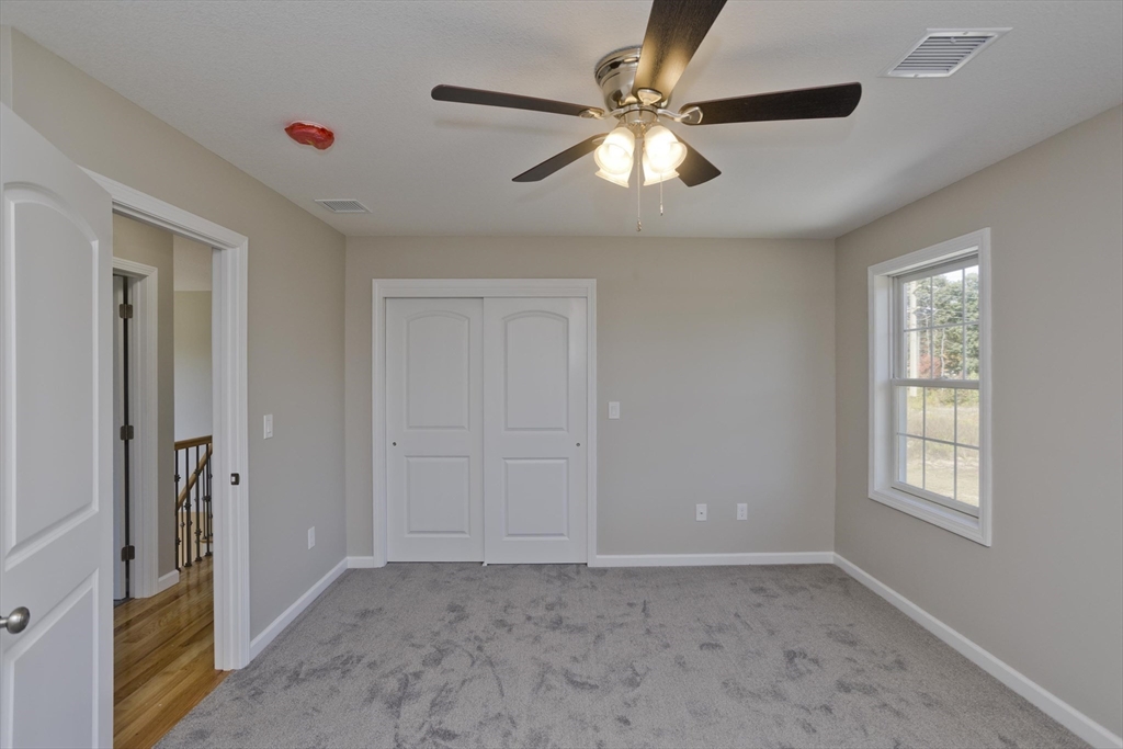 Agawam, Massachusetts 01001, United States, 4 Bedrooms Bedrooms, ,3 BathroomsBathrooms,Residential,Pending,122776