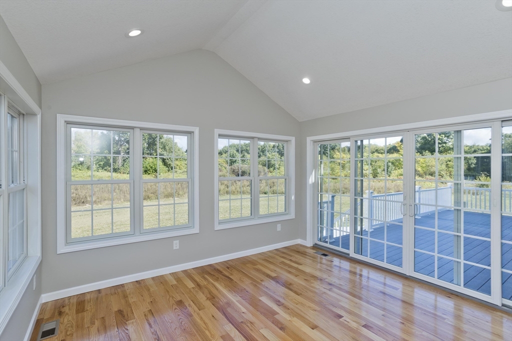 Agawam, Massachusetts 01001, United States, 4 Bedrooms Bedrooms, ,3 BathroomsBathrooms,Residential,Pending,122776