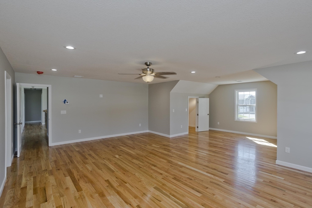 Agawam, Massachusetts 01001, United States, 4 Bedrooms Bedrooms, ,3 BathroomsBathrooms,Residential,Pending,122776