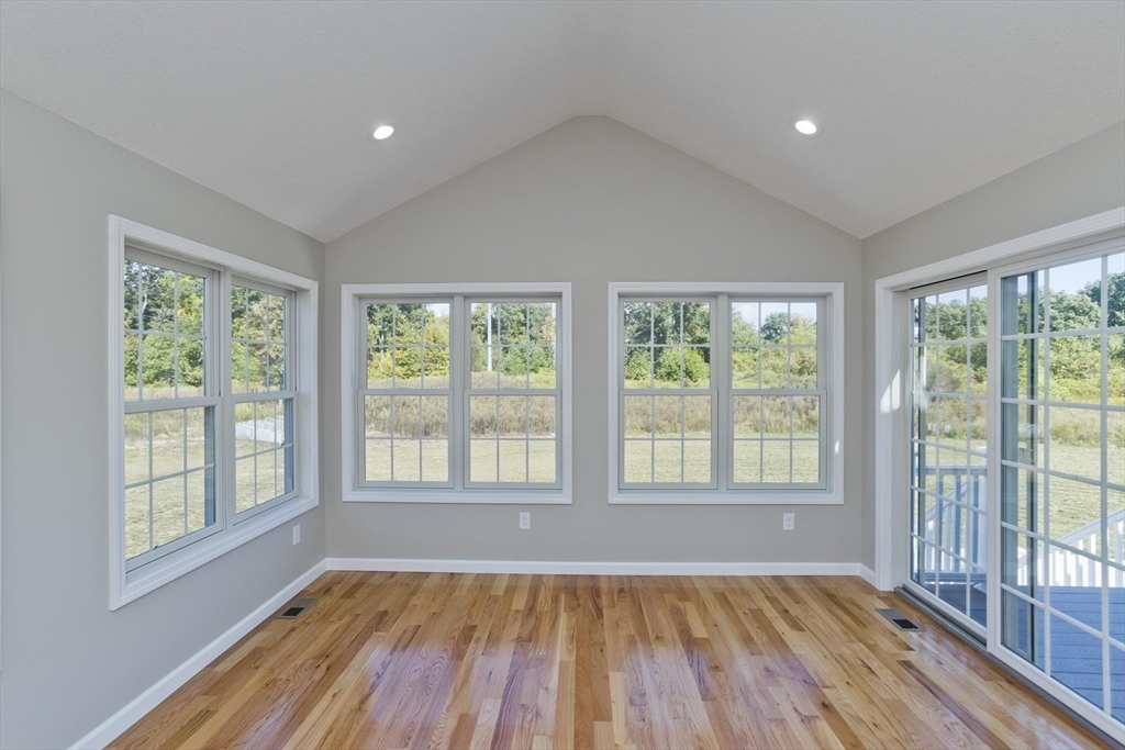 Agawam, Massachusetts 01001, United States, 4 Bedrooms Bedrooms, ,3 BathroomsBathrooms,Residential,Pending,122776