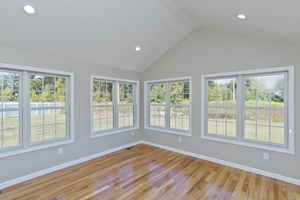 Agawam, Massachusetts 01001, United States, 4 Bedrooms Bedrooms, ,3 BathroomsBathrooms,Residential,Pending,122776