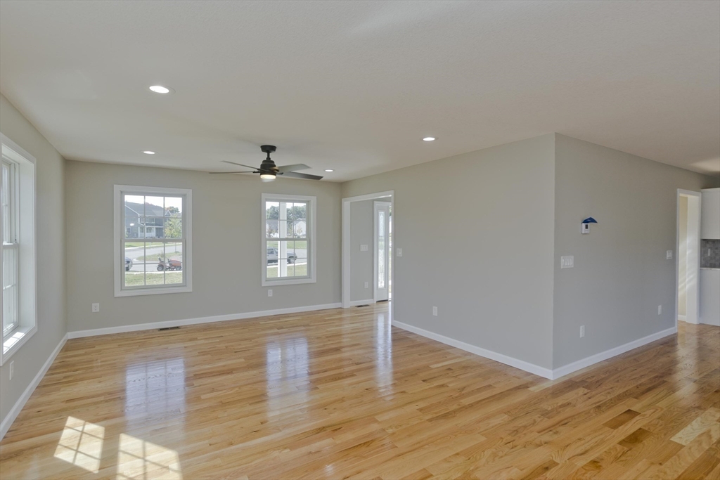 Agawam, Massachusetts 01001, United States, 4 Bedrooms Bedrooms, ,3 BathroomsBathrooms,Residential,Pending,122776