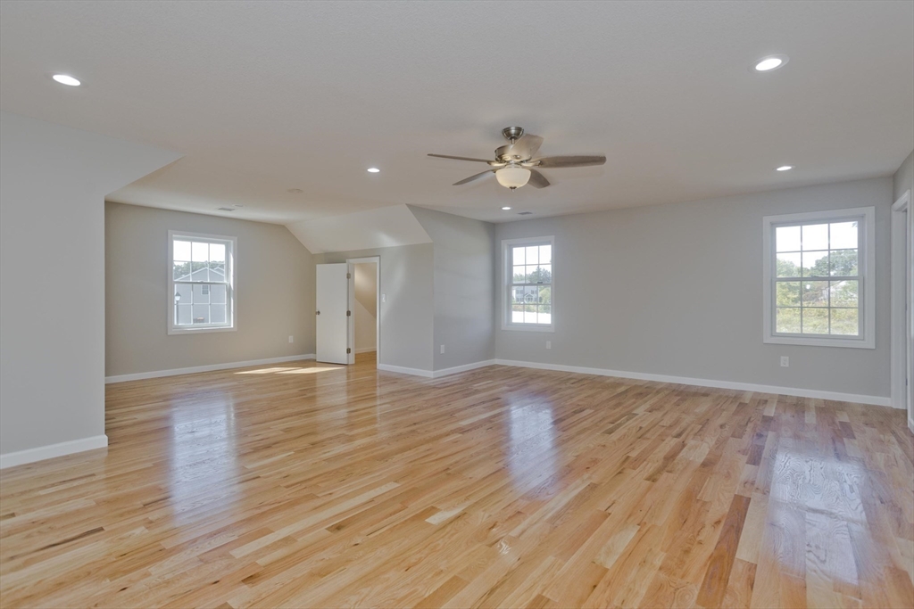 Agawam, Massachusetts 01001, United States, 4 Bedrooms Bedrooms, ,3 BathroomsBathrooms,Residential,Pending,122776