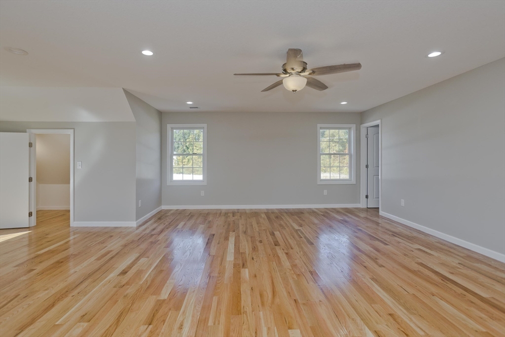 Agawam, Massachusetts 01001, United States, 4 Bedrooms Bedrooms, ,3 BathroomsBathrooms,Residential,Pending,122776