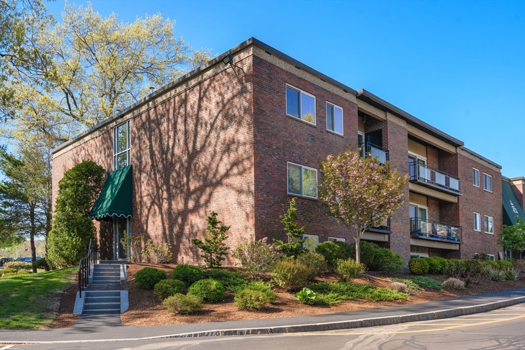 1202 Greendale Avenue #124, Needham, MA Photo #2