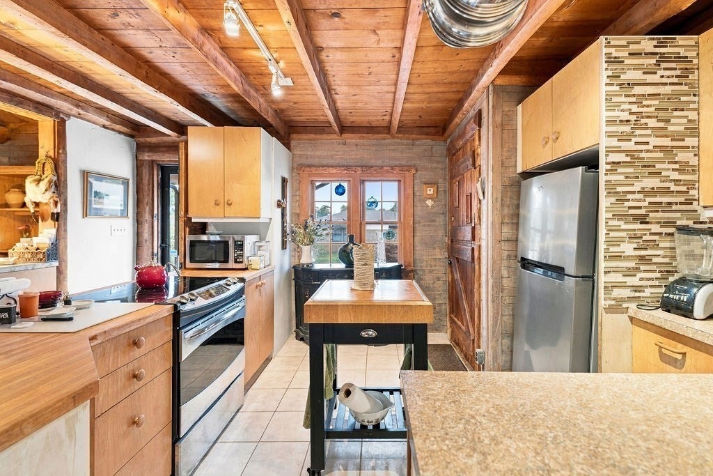 24 Fisherman Rd, Fairhaven, MA Photo #19