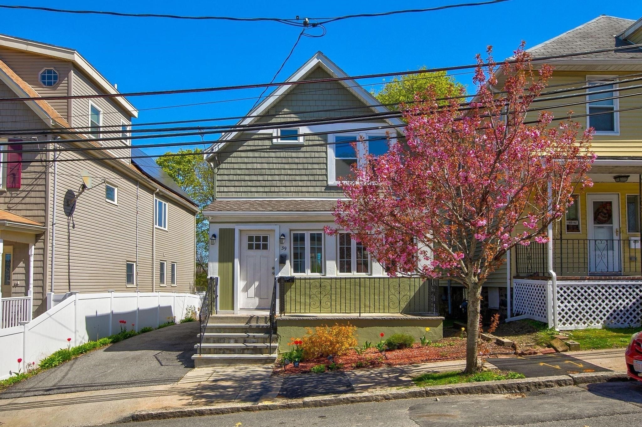 39 Ash Ave, Somerville MA 02145