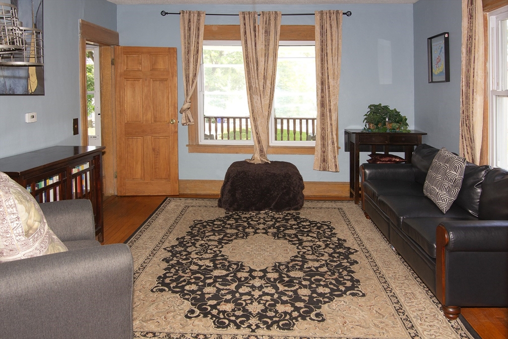 Springfield, Massachusetts 01104, United States, 3 Bedrooms Bedrooms, ,2 BathroomsBathrooms,Residential,Active,153653