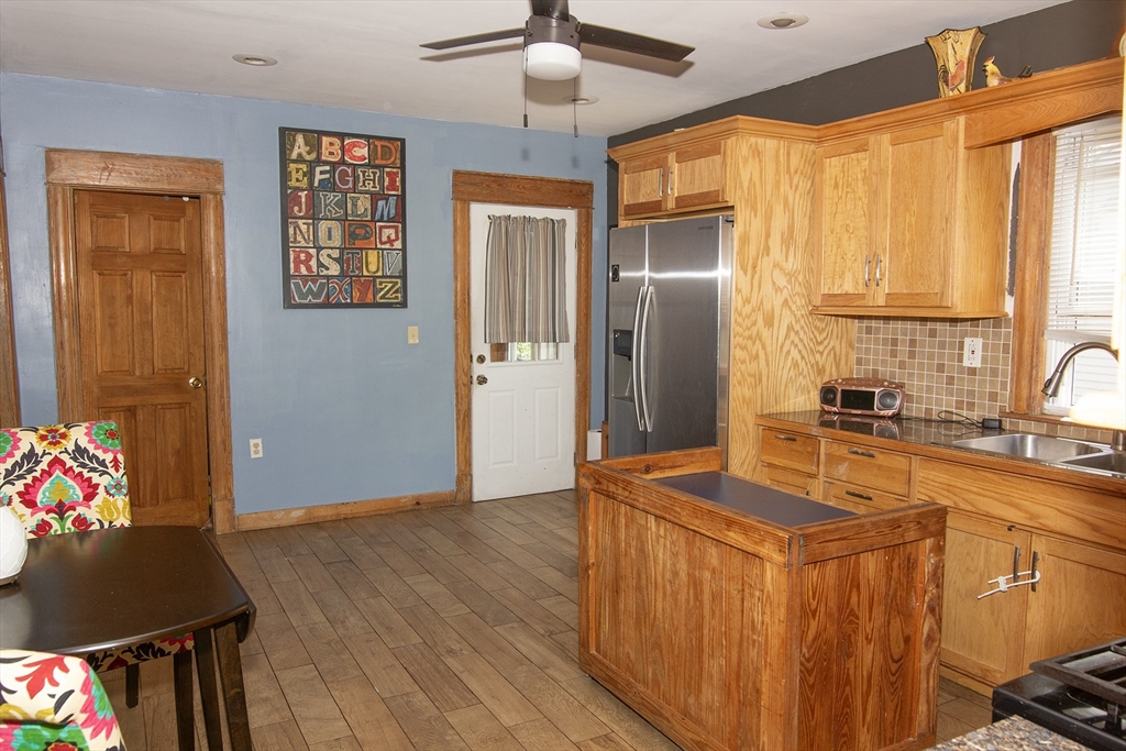 Springfield, Massachusetts 01104, United States, 3 Bedrooms Bedrooms, ,2 BathroomsBathrooms,Residential,Active,153653