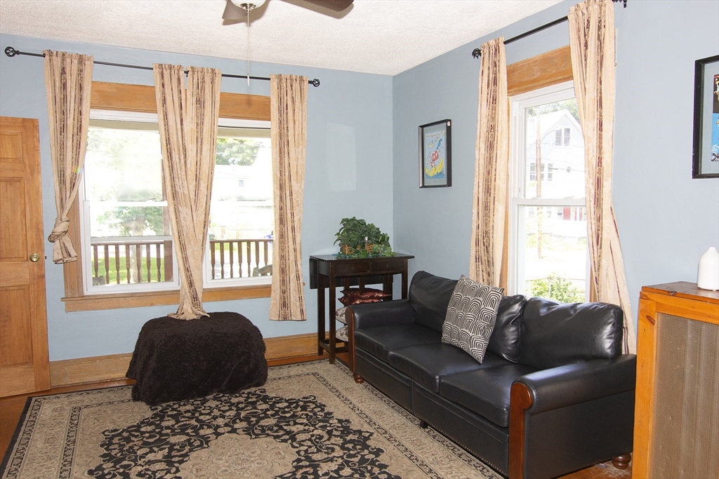 Springfield, Massachusetts 01104, United States, 3 Bedrooms Bedrooms, ,2 BathroomsBathrooms,Residential,Active,153653