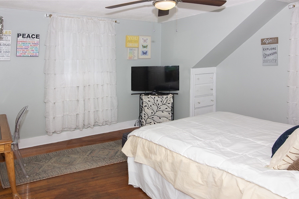 Springfield, Massachusetts 01104, United States, 3 Bedrooms Bedrooms, ,2 BathroomsBathrooms,Residential,Active,153653