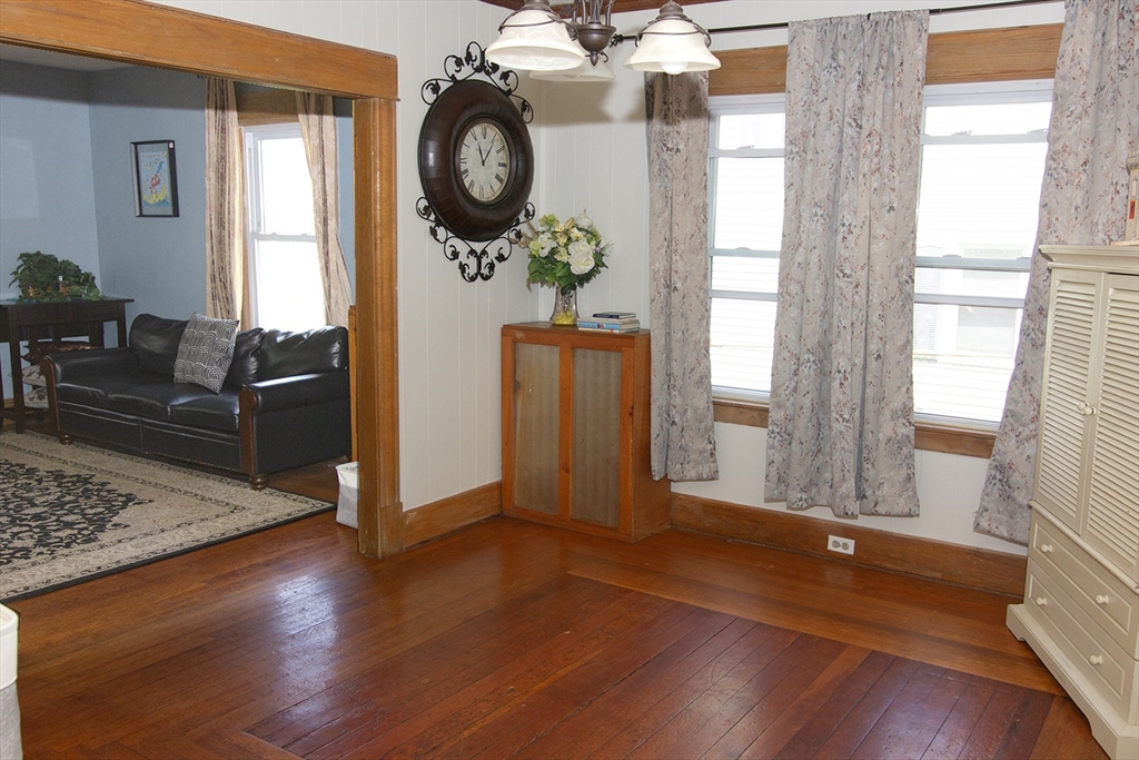 Springfield, Massachusetts 01104, United States, 3 Bedrooms Bedrooms, ,2 BathroomsBathrooms,Residential,Active,153653