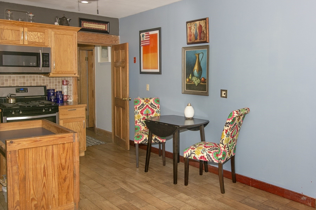 Springfield, Massachusetts 01104, United States, 3 Bedrooms Bedrooms, ,2 BathroomsBathrooms,Residential,Active,153653