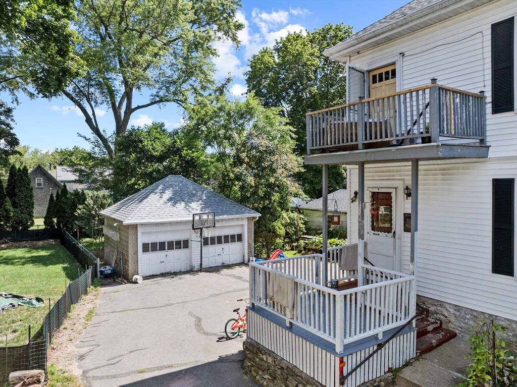 11 Reland St