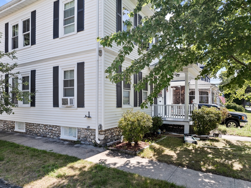 11 Reland St