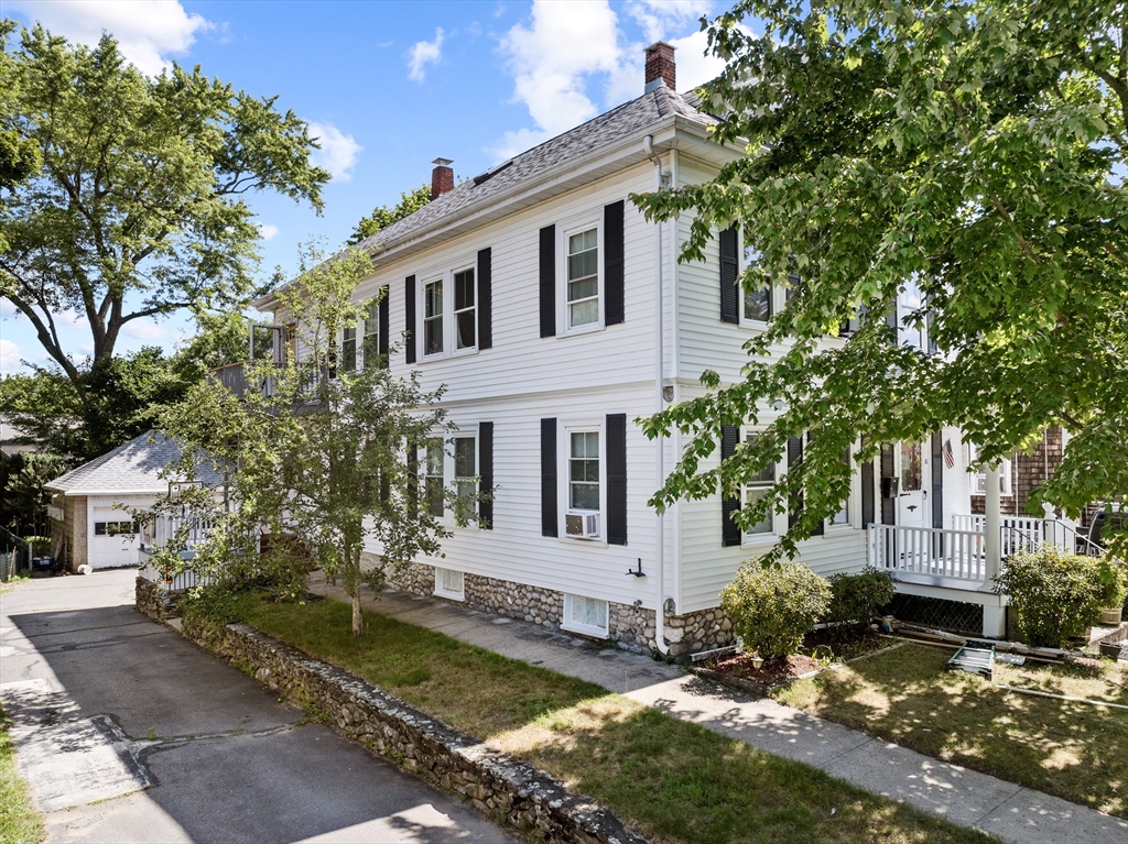 11 Reland St