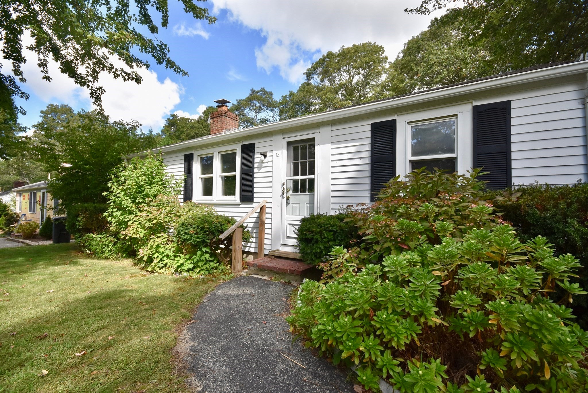 12 Lake Rd E