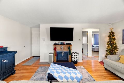 2300 Skyline Dr 3 Lowell MA 01854