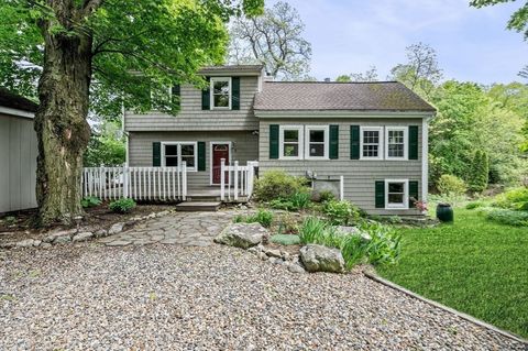 5 Emery Ct Stoneham MA 02180