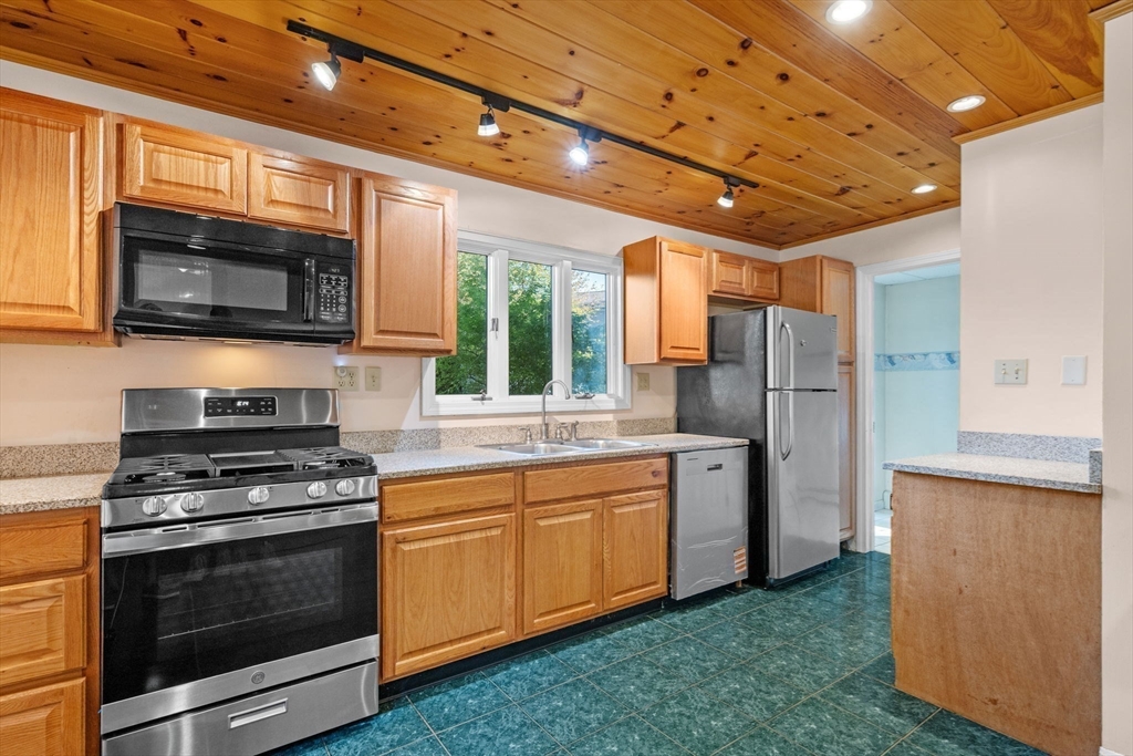 5 Emery Ct