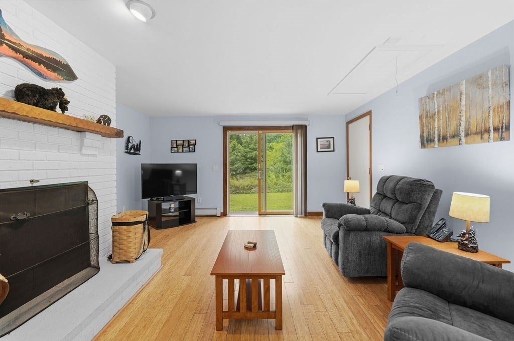 33 Woodland Rd, Rochester, MA, 33 Woodland Rd, Rochester, MA Photo #4