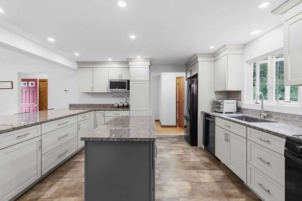 33 Woodland Rd, Rochester, MA, 33 Woodland Rd, Rochester, MA Photo #11