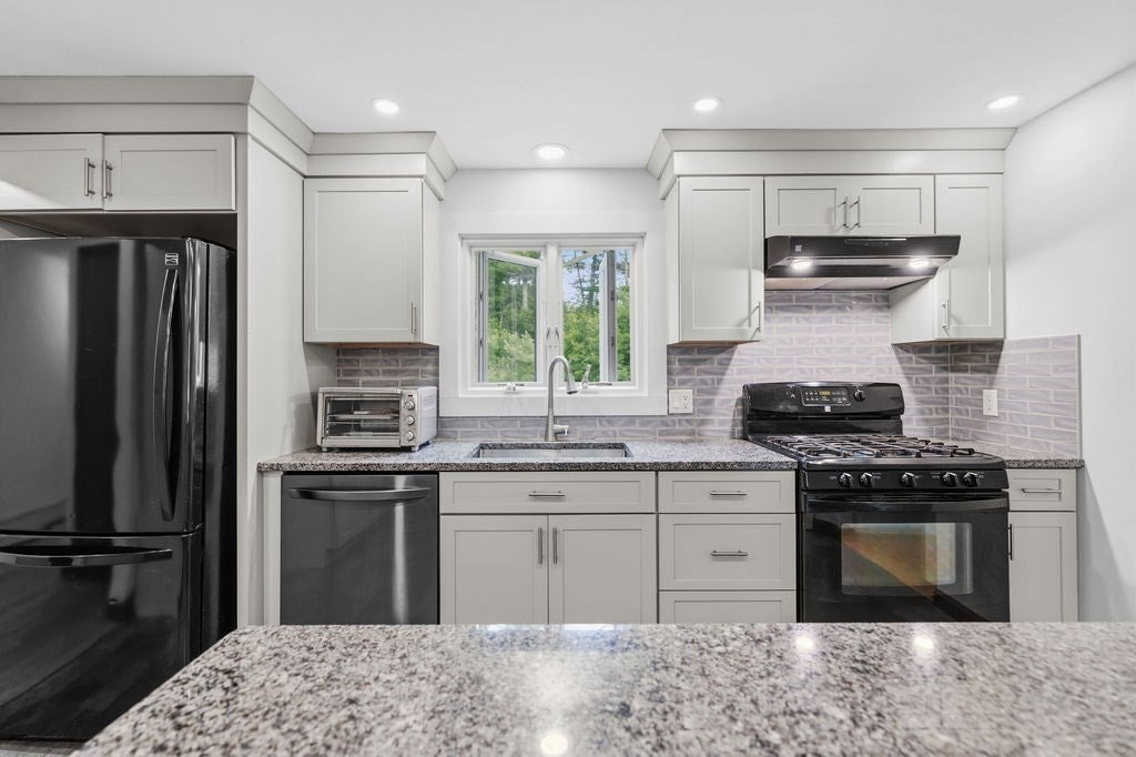 33 Woodland Rd, Rochester, MA, 33 Woodland Rd, Rochester, MA Photo #12