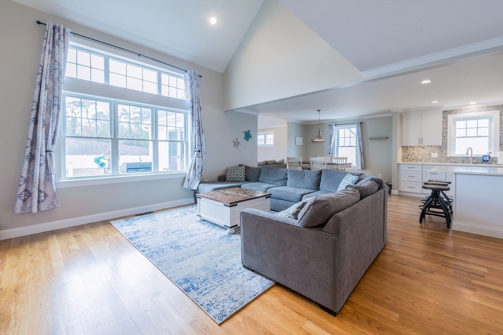 12 Karas Way