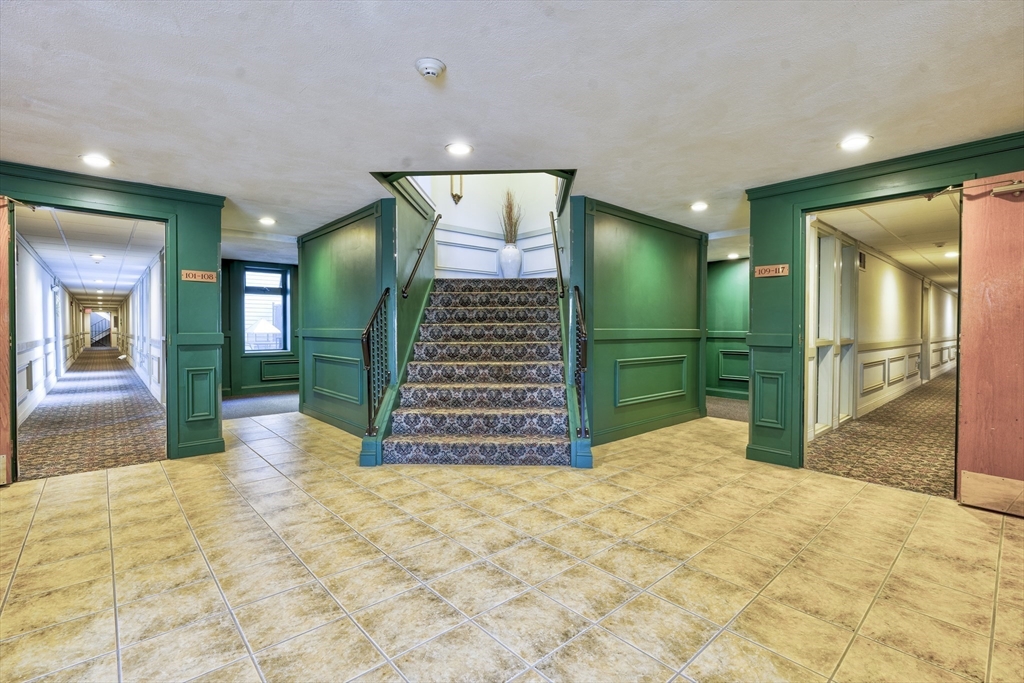 934 Southern Artery 109