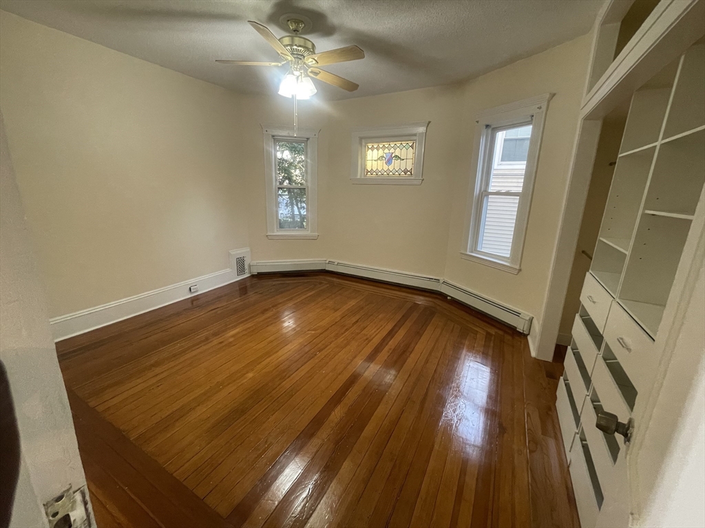 76 Kingsdale St 1