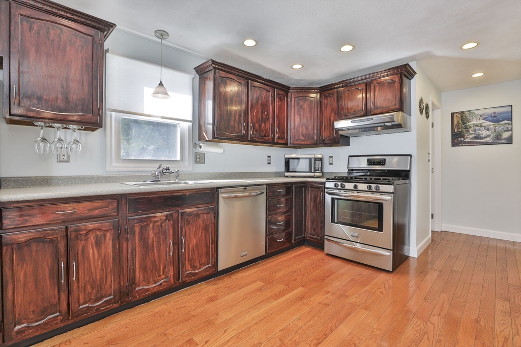 Haverhill, Massachusetts 01832, United States, 2 Bedrooms Bedrooms, ,2 BathroomsBathrooms,Residential,Active,230267