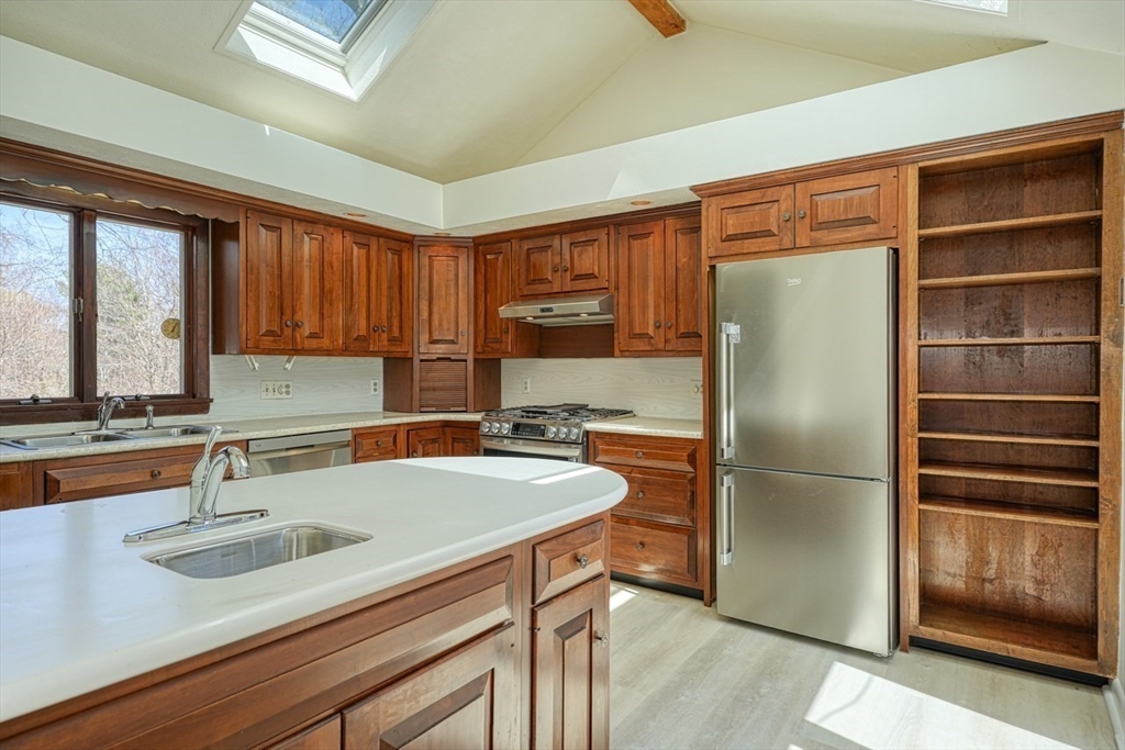 48 Pinecrest Rd