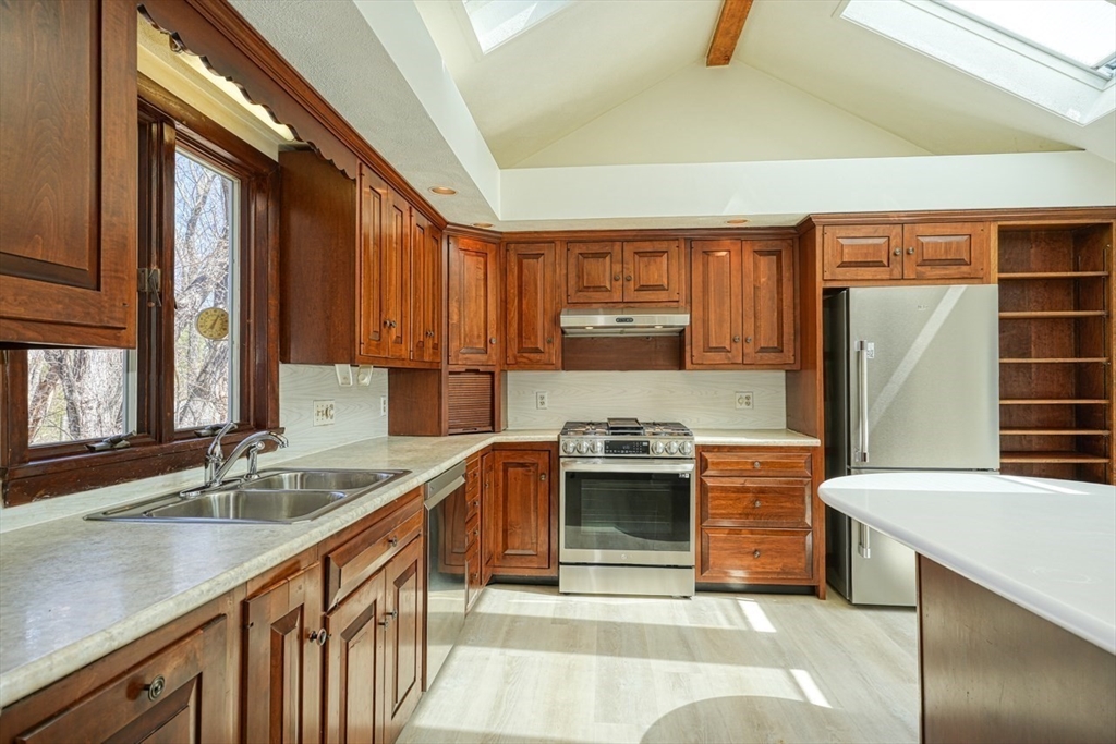 48 Pinecrest Rd
