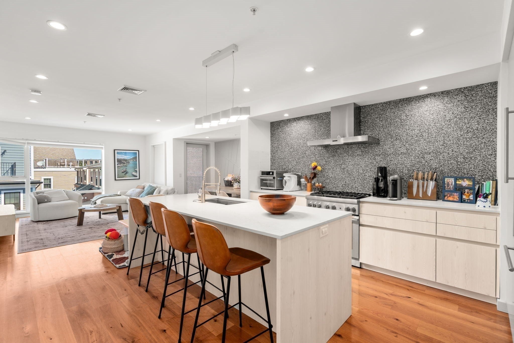 362-364 W Broadway 5