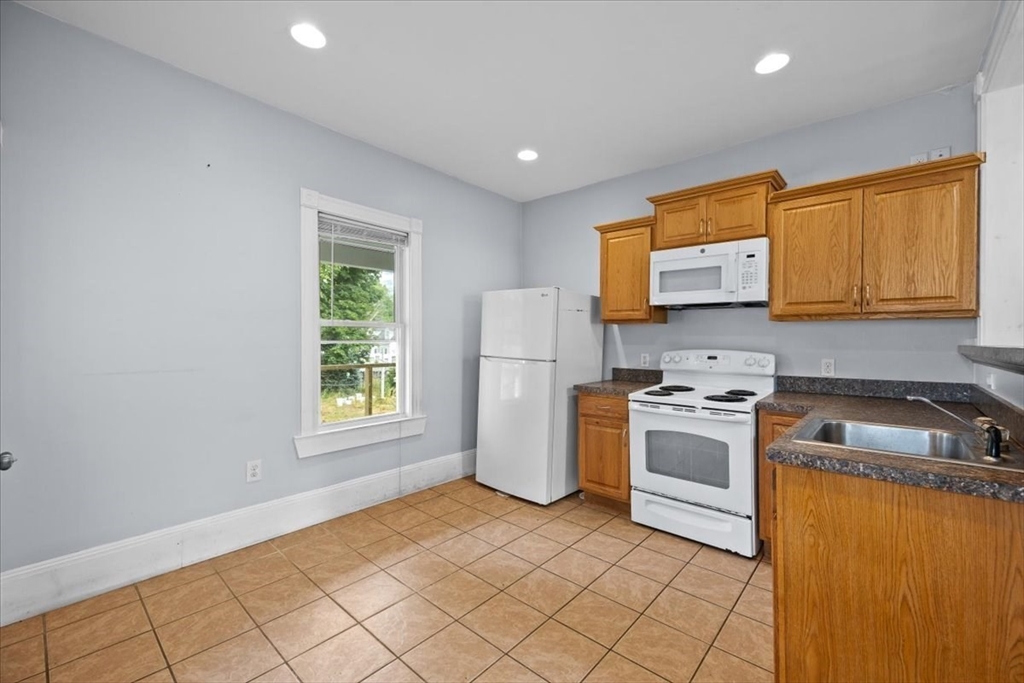 229 W Chestnut St