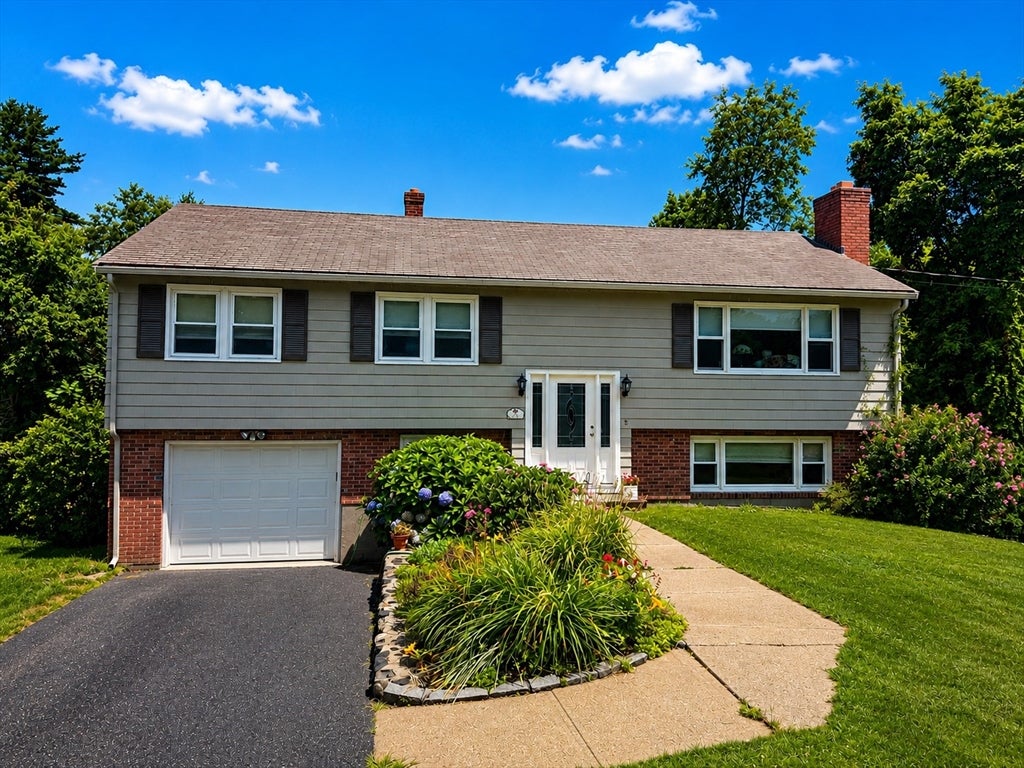 35 Dike Dr, Clinton, MA Photo #1
