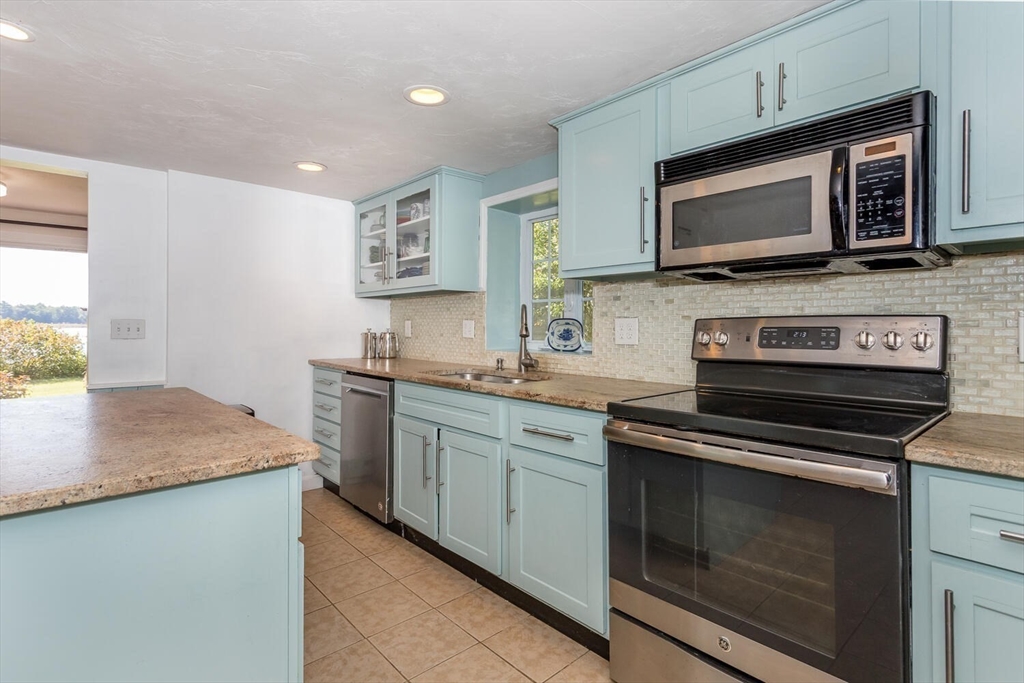 Norton, Massachusetts 02766, United States, 4 Bedrooms Bedrooms, ,3 BathroomsBathrooms,Residential,Active,216248