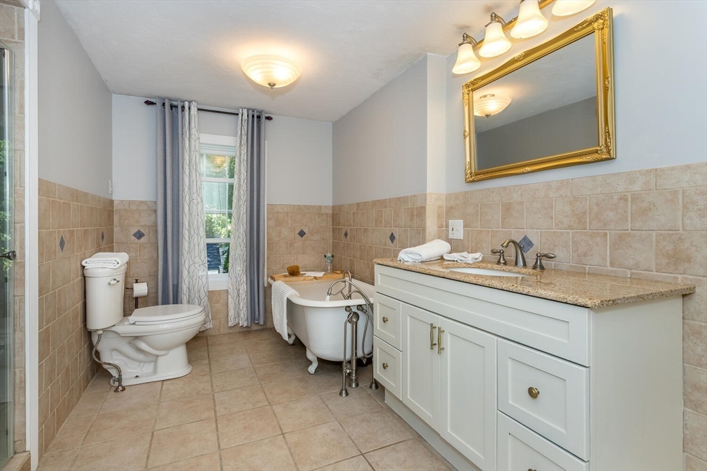 Norton, Massachusetts 02766, United States, 4 Bedrooms Bedrooms, ,3 BathroomsBathrooms,Residential,Active,216248