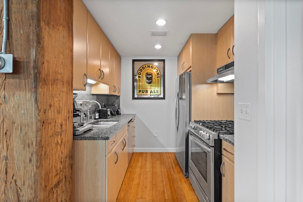 9 W Broadway 106
